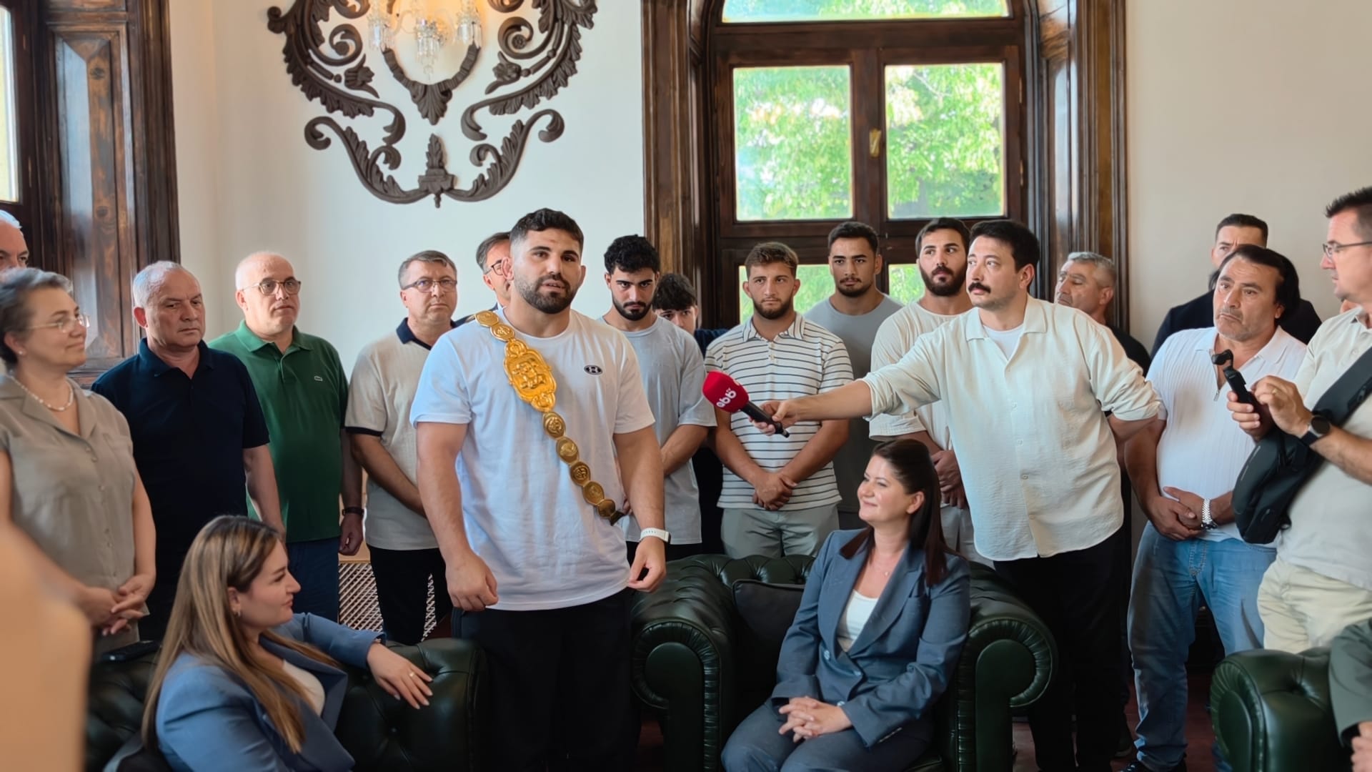 Başkan Gencan, Kırkpınar’ın Şampiyonlarını Ağırladı Haberin devamı yorumda....