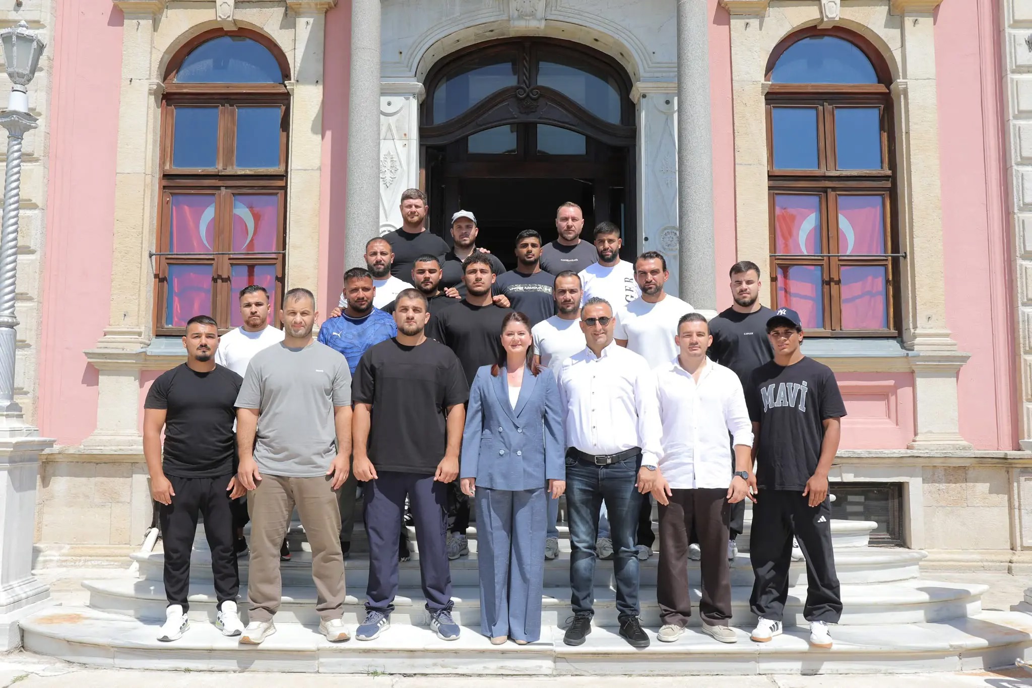 Başkan Gencan, Kırkpınar’ın Şampiyonlarını Ağırladı Haberin devamı yorumda....